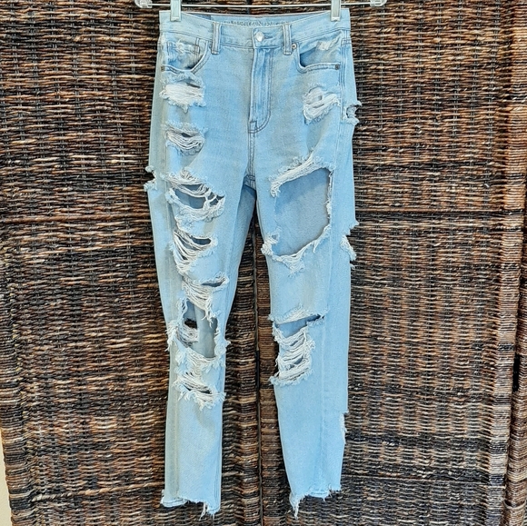 American Eagle Outfitters Denim - American Eagle Size 0 High Rise Destroyed Mom Jean Light Wash Ripped Distressed